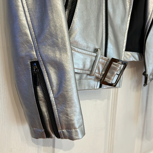 BRAND NEW - BEBE Size M - Picture 3 of 3